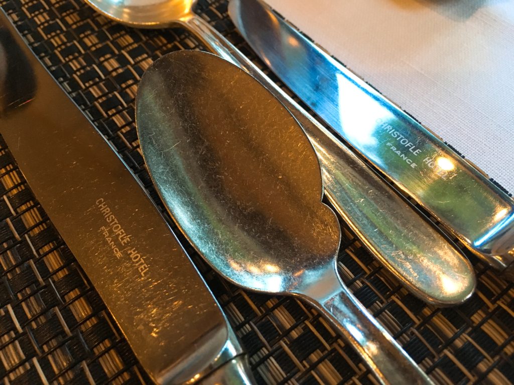 鎌倉パークホテルのフレンチディナーのナイフとフォーク