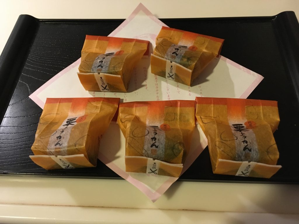 東急ハーベスト旧軽井沢の客室内のお茶菓子